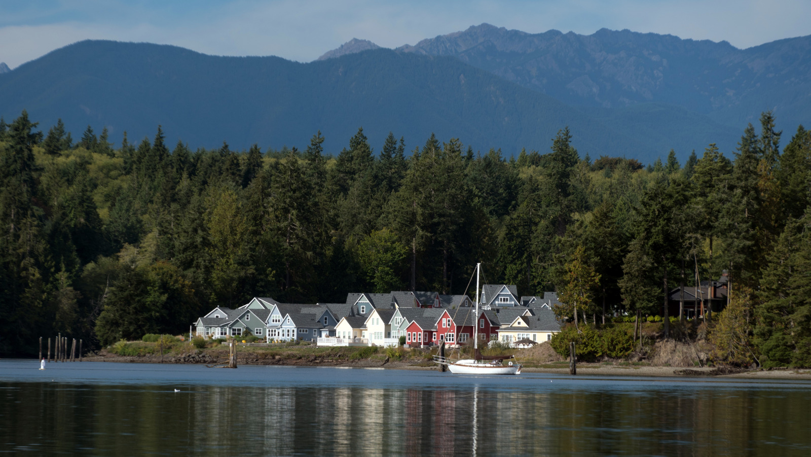 This Cozy Washington Inn Boasts Basic New England Vibes With Beautiful Coastal Views And Seafood This Cozy Washington Inn Boasts Basic New England Vibes With Beautiful Coastal Views And Seafood