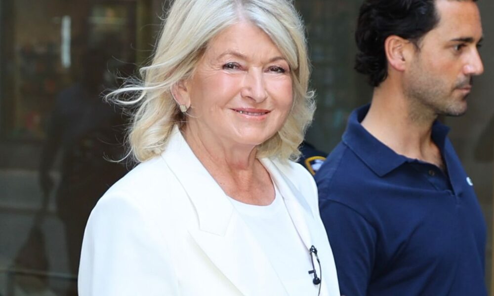 Martha Stewart and Jennifer Lopez Wore Extensive-Leg Denims for Summer time