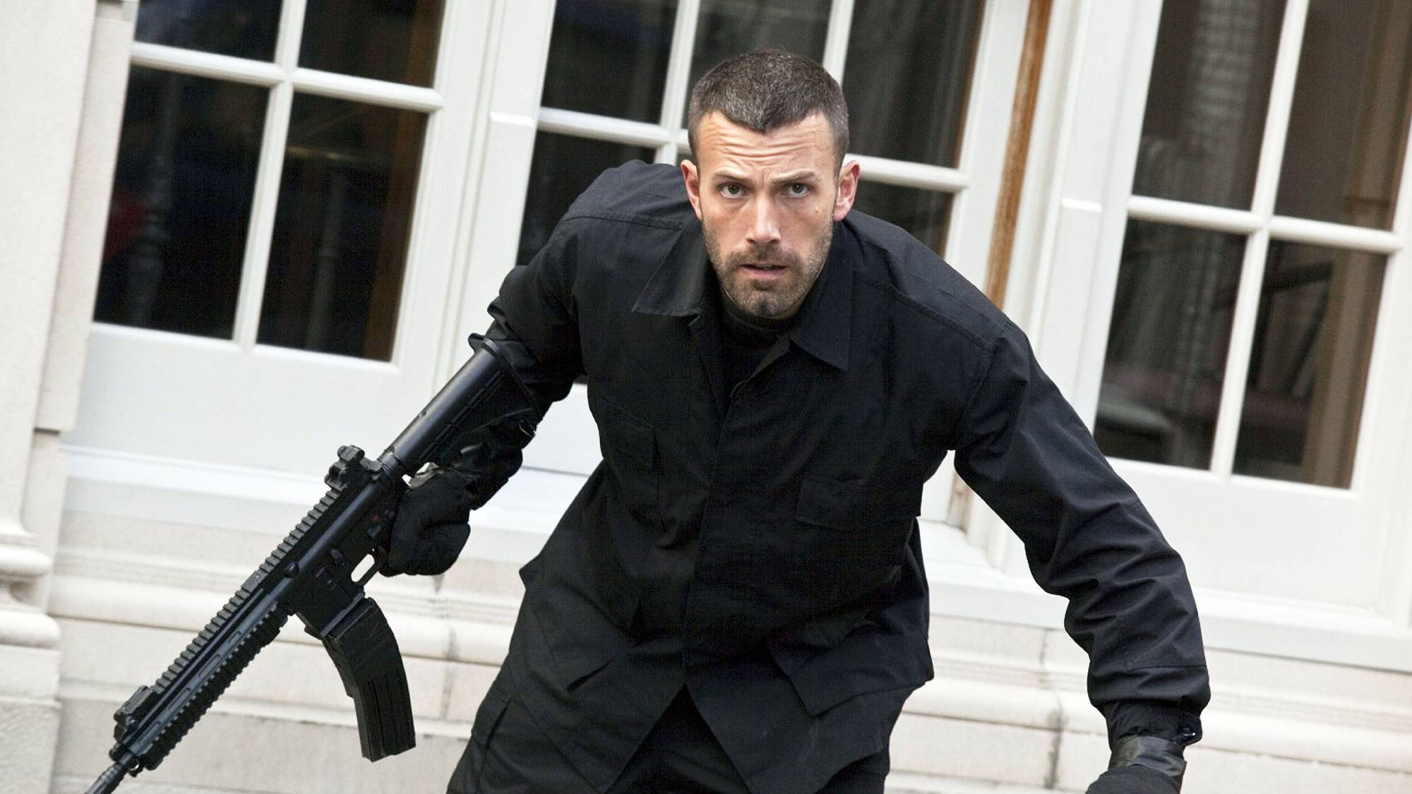 Netflix simply bought an intense crime thriller film with Ben Affleck and Jeremy Renner — and it’s an adrenaline-fueled watch