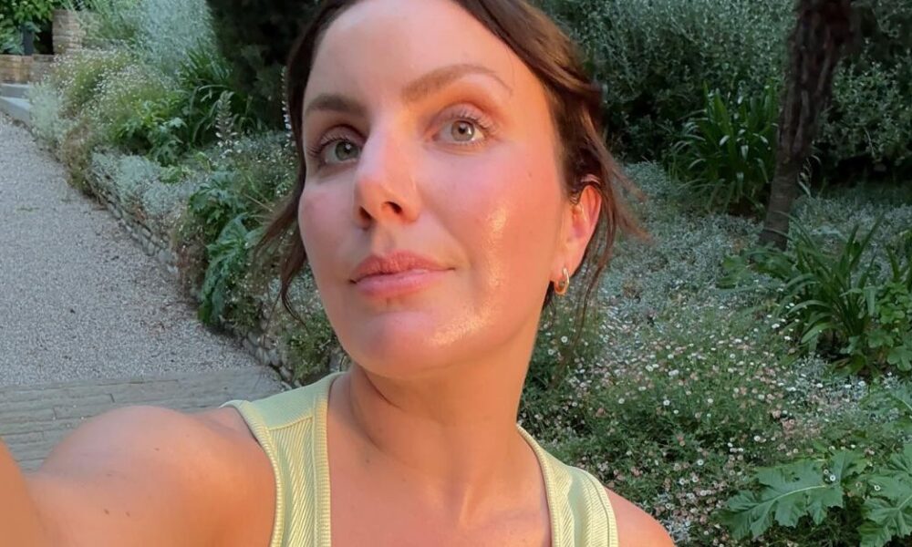 7 Finest Glowy Sunscreens to Add Critical Radiance