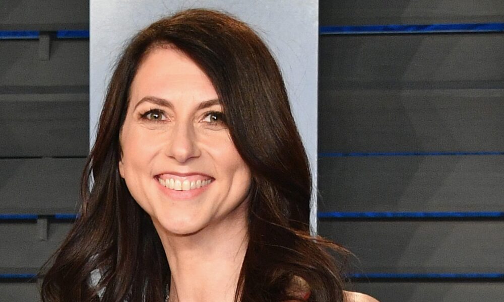 Who Is MacKenzie Scott? 5 Issues to Know About Jeff Bezos’s Ex-Spouse – Hollywood Life