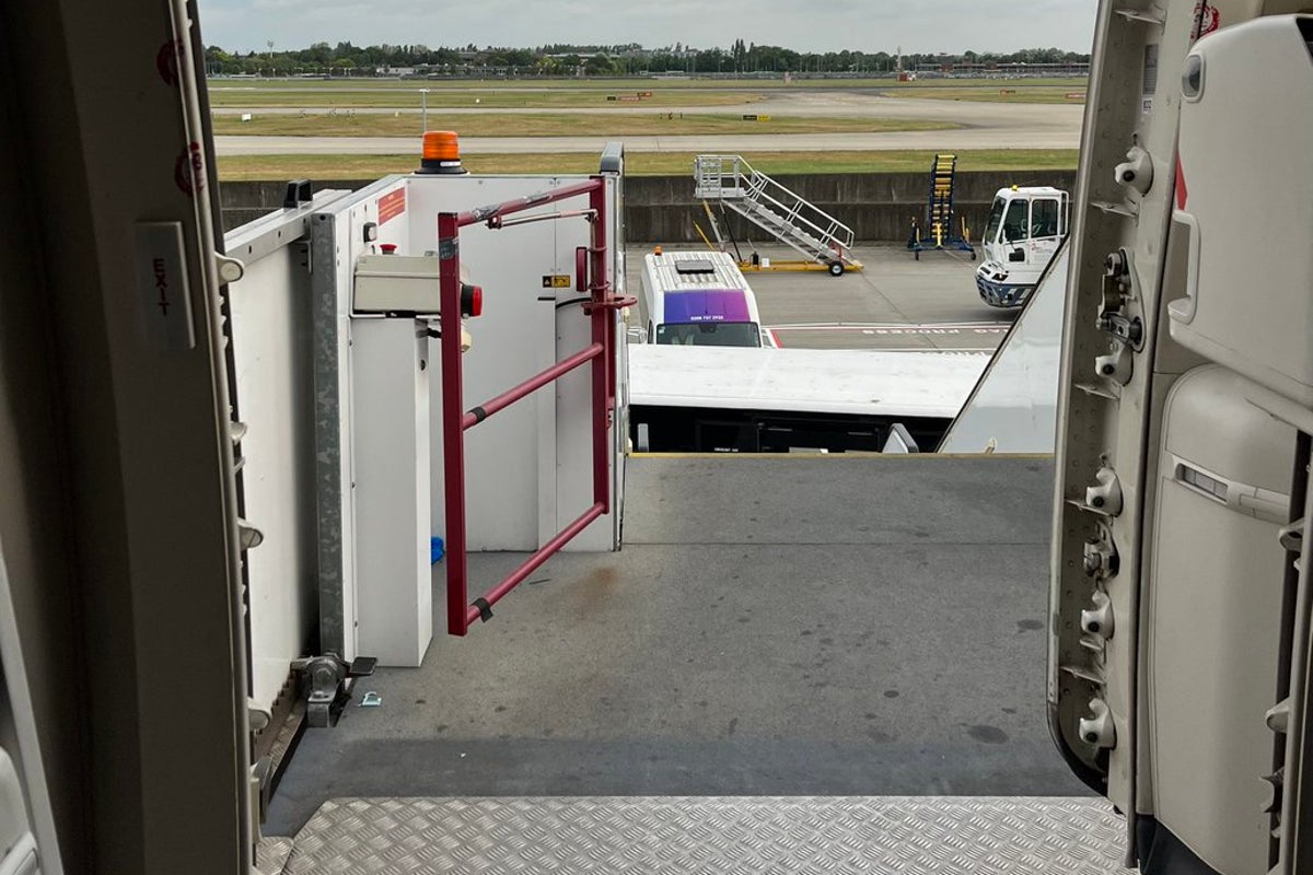 ‘Get a grip!’: Disabled BBC correspondent slams Heathrow after lengthy wait to disembark aircraft
