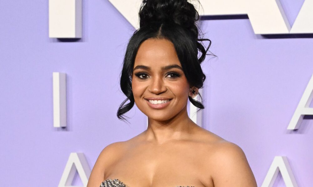 Kyla Pratt & Her Daughter Have Followers Seeing Double In Viral Video