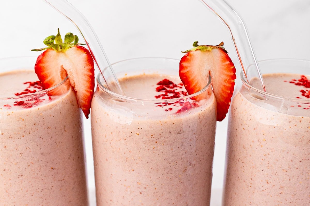 Strawberry Banana Smoothie (Excessive Protein and Fiber)