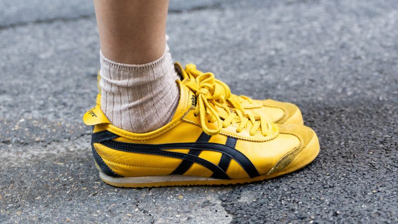 Slim sneakers are the shoe of summer time 2025