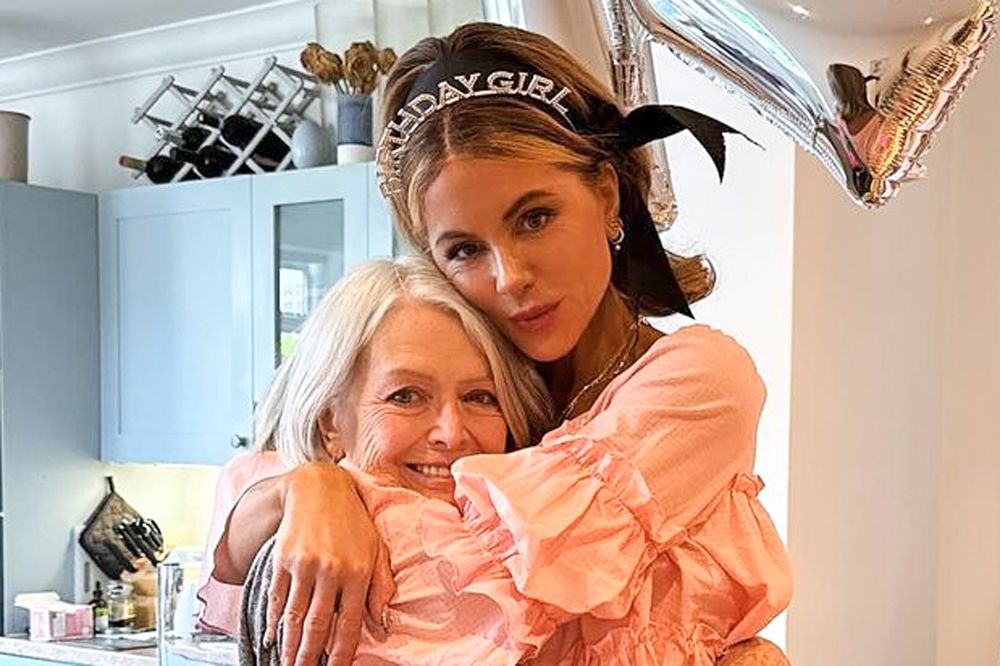 Kate Beckinsale Sings to Her Mom within the Hospital in Emotional Video Kate Beckinsale Sings to Her Mom within the Hospital in Emotional Video