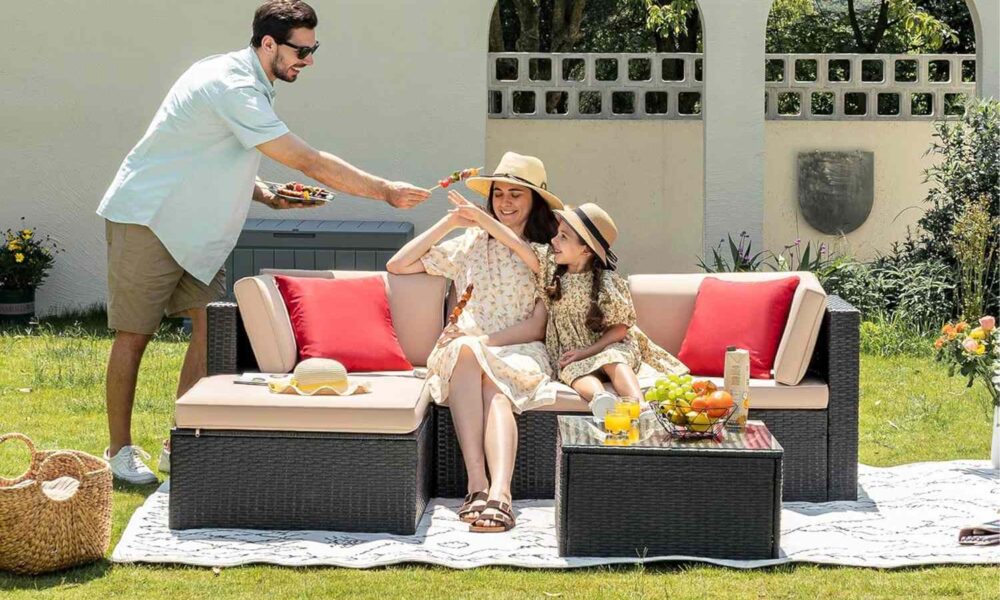 This 5-Piece Patio Furnishings Set Is Now Beneath 0 at Amazon