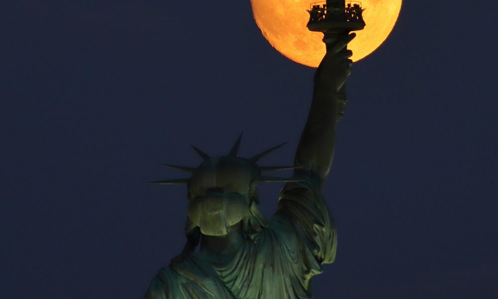 The way to See August’s Full Sturgeon, Aquarius Moon