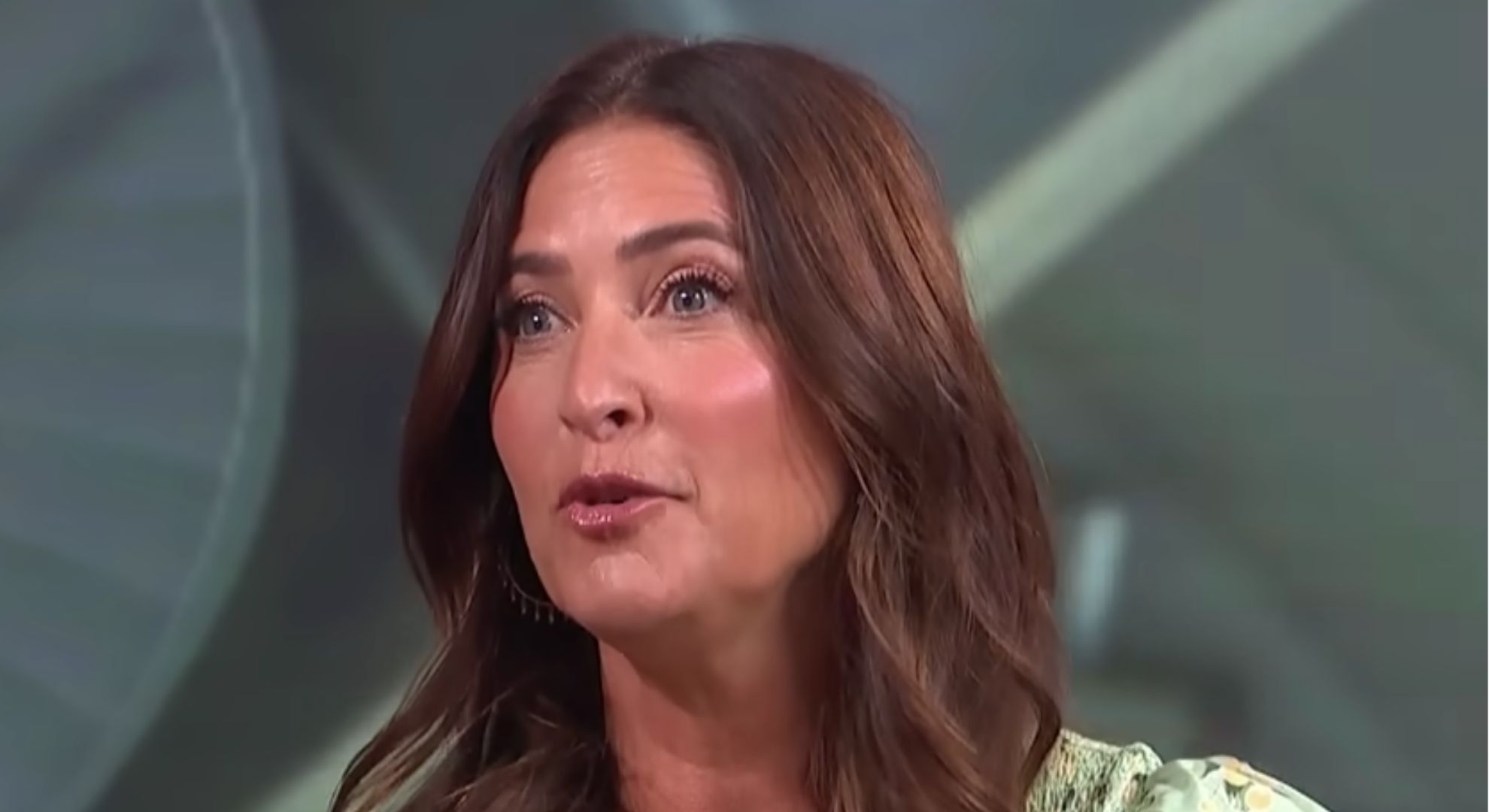 Lisa Snowdon, 53, hits again at followers as she goes topless to indicate off ‘therapeutic’ regime Lisa Snowdon, 53, hits again at followers as she goes topless to indicate off ‘therapeutic’ regime