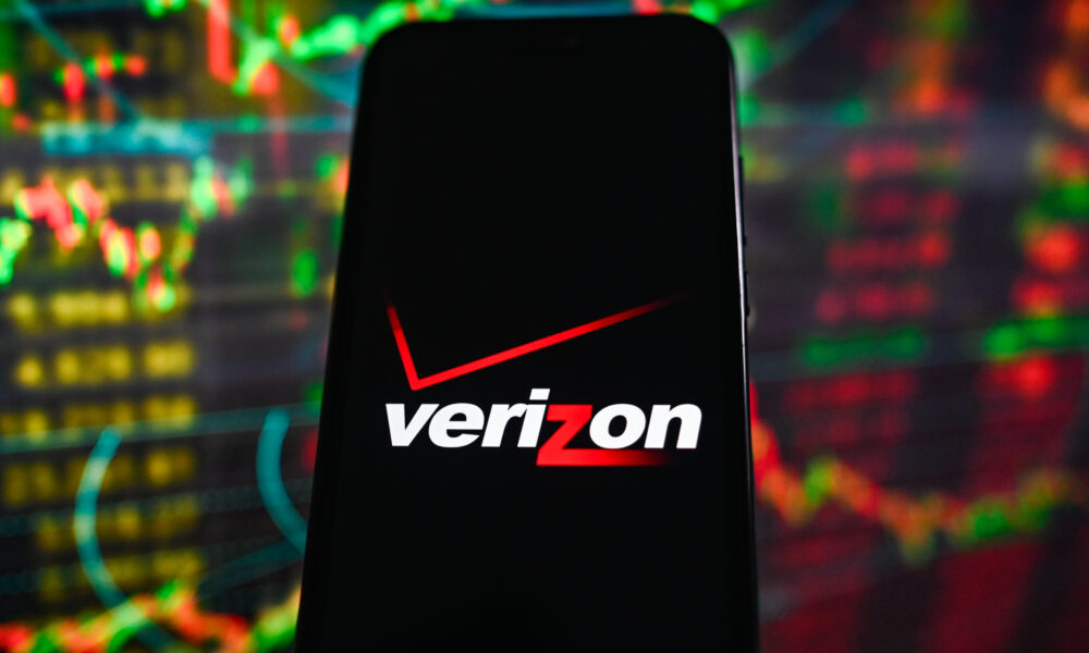 Why Is My Cellphone on SOS? Updates on the Verizon Outage – Hollywood Life