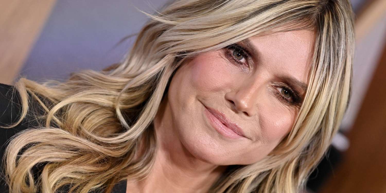Heidi Klum Goes Make-up-Free to Pose Nude on the Seaside