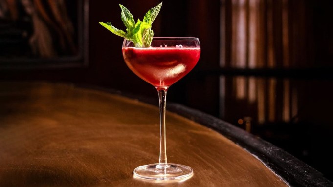 Methods to Make the Vodka and Blackberry Cocktail