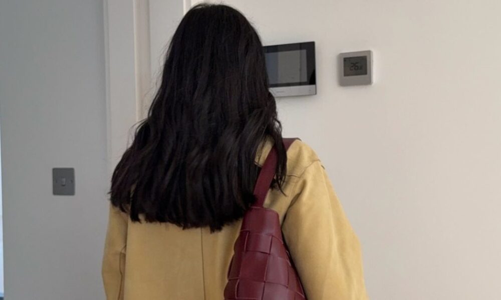 Butter and Burgundy Is the Wealthy-Wanting Color Combo Taking Over