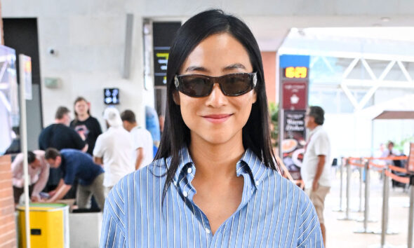Put on These Shirt and Shoe Traits on the Airport to Look Stylish