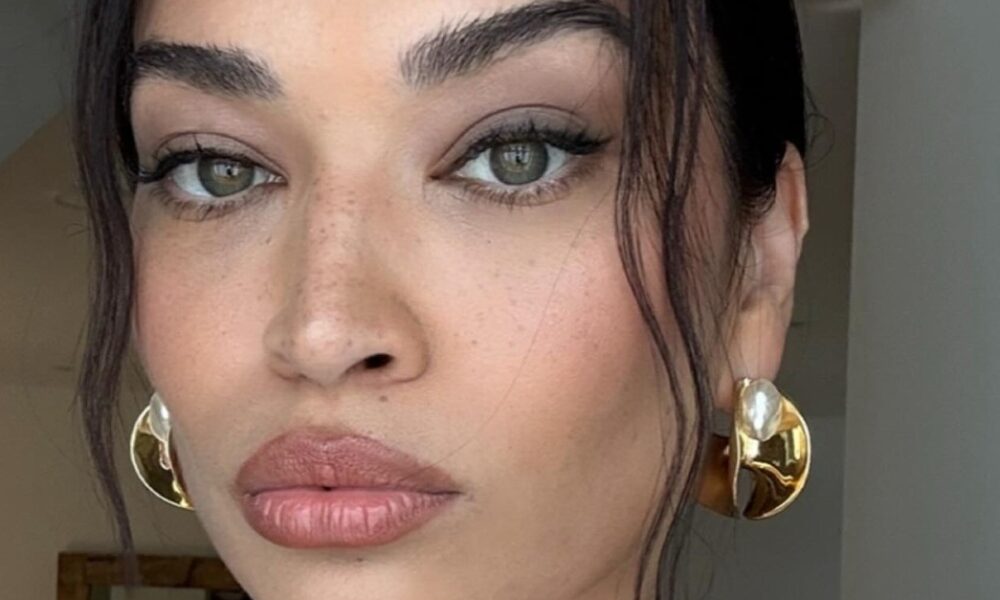 A Magnificence Editor’s Favourite Make-up Merchandise for Summer time 2025