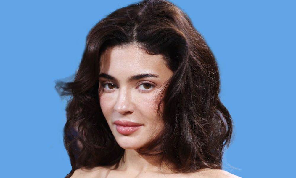 Kylie Jenner Simply Introduced Again the Deep French Manicure—Here is Methods to Get the ’90s Take a look at Dwelling