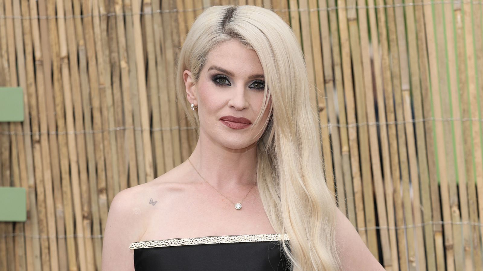 Kelly Osbourne Is Virtually Unrecognizable With Her Pure Hair Shade