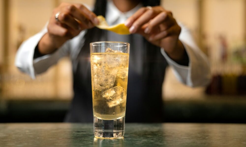 A grown-up cocktail pulled straight from the lemonade sound