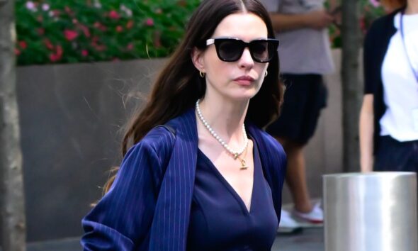 Anne Hathaway Wore a Fall Vest From Aritzia