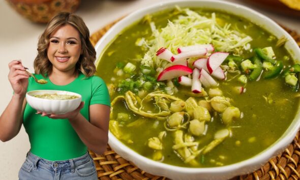 make a small pot household sized GREEN CHICKEN POZOLE | Pozole Verde de Pollo