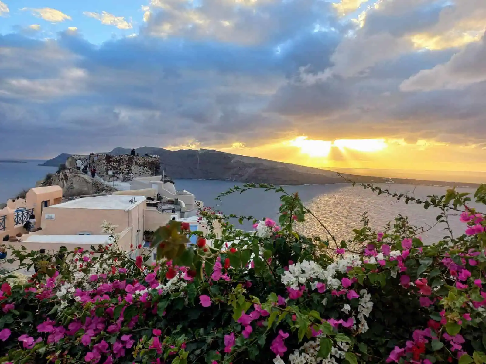 Causes to Go to Santorini within the Shoulder Season Causes to Go to Santorini within the Shoulder Season