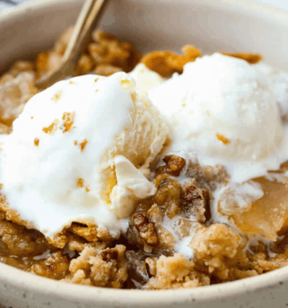 Apple Dump Cake (5 Ingredient)