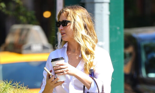 Jennifer Lawrence Wore the It Elegant Bag Development of Fall 2025