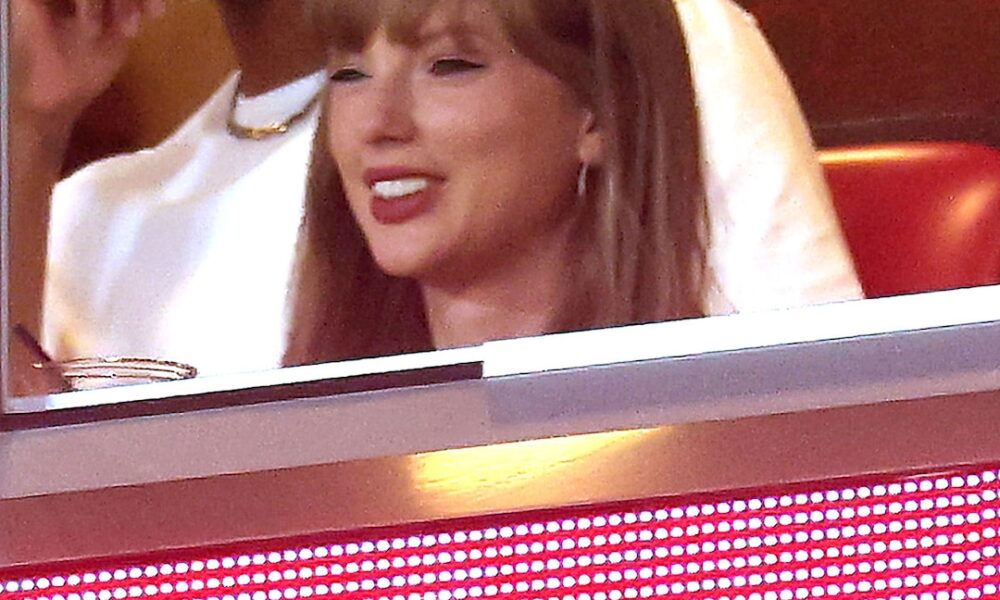 Taylor Swift at Travis Kelce Chiefs Recreation After Selena Gomez Marriage ceremony