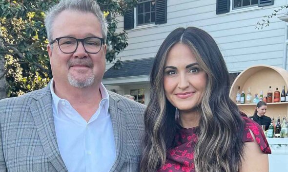 Eric Stonestreet Marries Lindsay Schweitzer in Kansas Metropolis Wedding ceremony