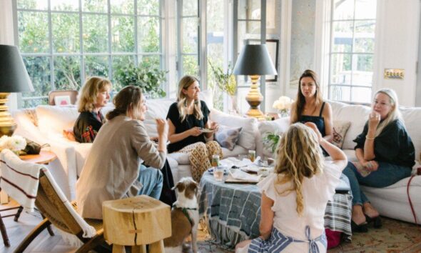 10 Small Area Internet hosting Suggestions for a Cozy, Stress-Free Dinner Celebration