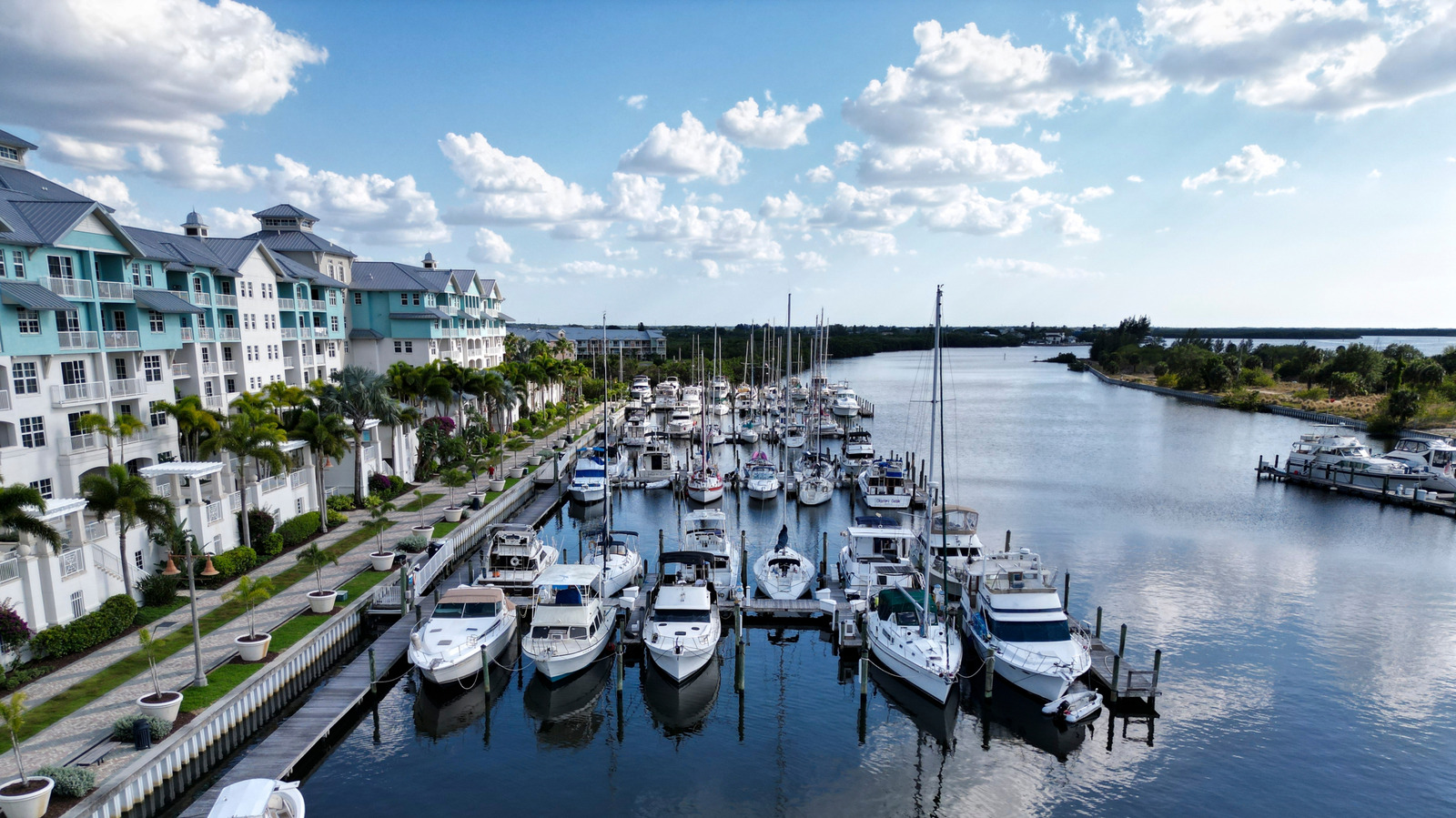 Located Between Tampa And Ft. Myers Is A Laid-Again Group With Enjoyable Festivals And Mingling Manatees Located Between Tampa And Ft. Myers Is A Laid-Again Group With Enjoyable Festivals And Mingling Manatees