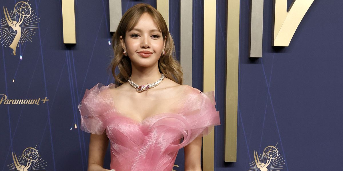 Lisa Wears a Bubblegum Pink Robe to the 2025 Emmy Awards